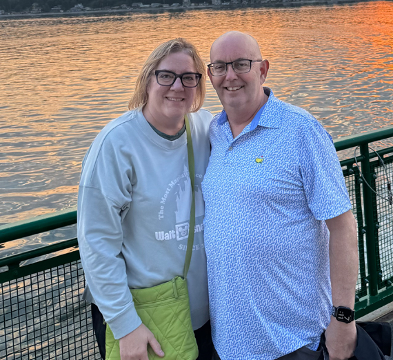 منظر جوي للحرم الجامعي يُظهر قاعة الكلية وأبراج القديس ألويسيوس